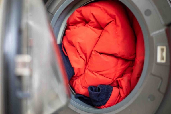 Зачем и как часто нужно стирать зимние предметы одежды
