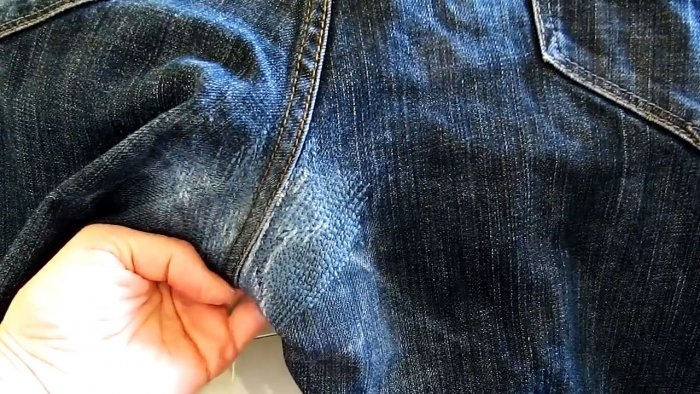 Как зашить потертость между штанин на джинсах