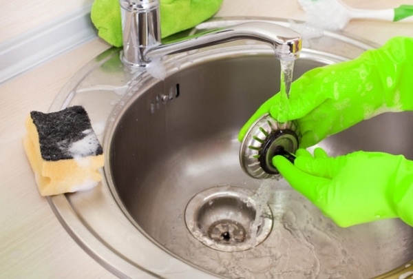 Проверенные домашние средства, которые помогут быстро прочистить слив