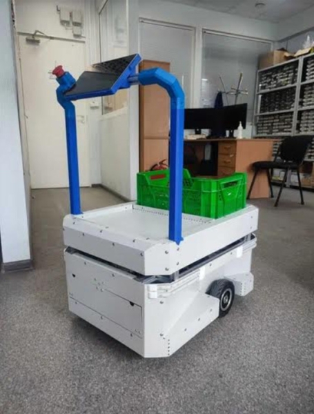 Студенты создали «робота-курьера» для работы на складах