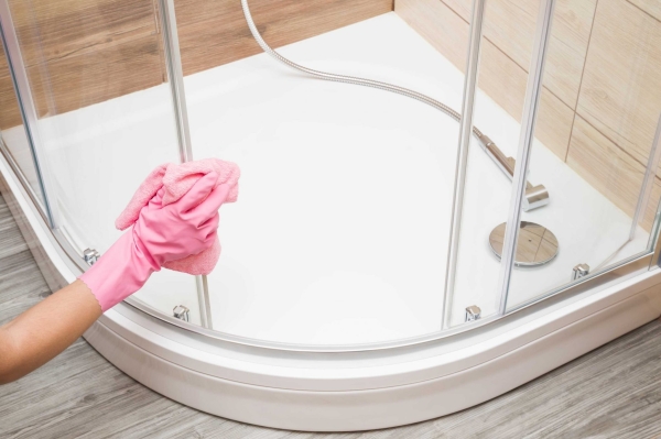 Вернуть блеск и чистоту: чем лучше всего мыть душевую кабину