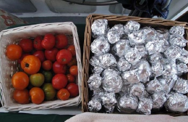 Что необходимо сделать, чтобы сохранить свежесть красных помидоров до Нового года