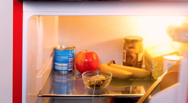 Как устранить неприятные запахи и зачем класть чайные пакетики в холодильник
