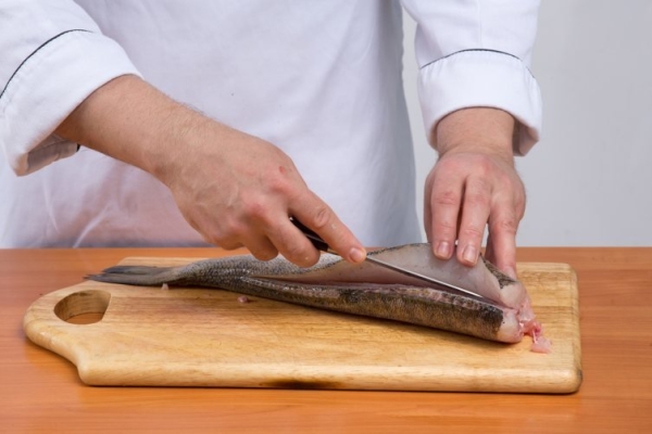 Польза без мороки: как быстро вытащить кости из рыбы