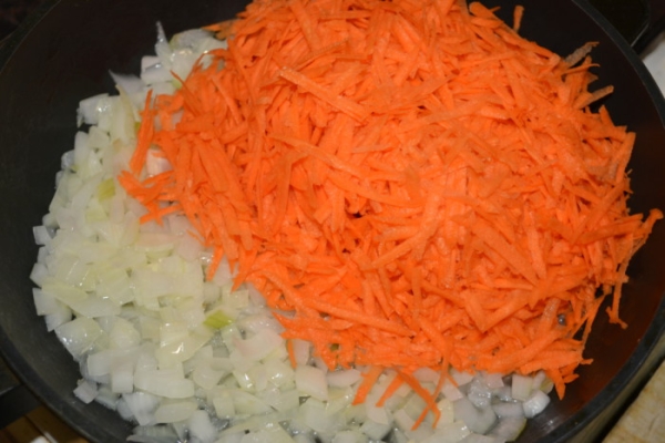 Раскрыт секрет, который поможет сделать зажарку из лука и моркови еще вкуснее
