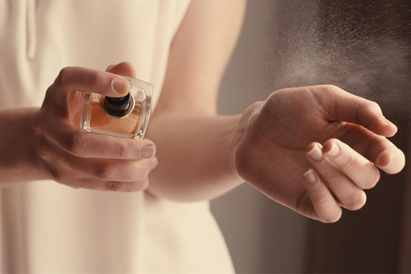 Почему важно правильно наносить разные виды парфюма, чтобы получить стойкость и хороший шлейф
