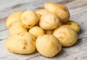Несколько проверенных методов, которые помогут быстро почистить картофель