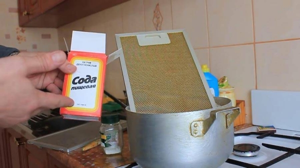 Простые и доступные способы очистки вытяжки на кухне