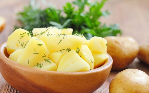 Полезные хитрости: как очень быстро сварить картофель для гарнира