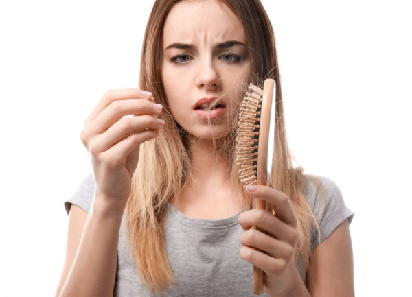 Сезонная проблема: как спасти волосы от выпадения весной