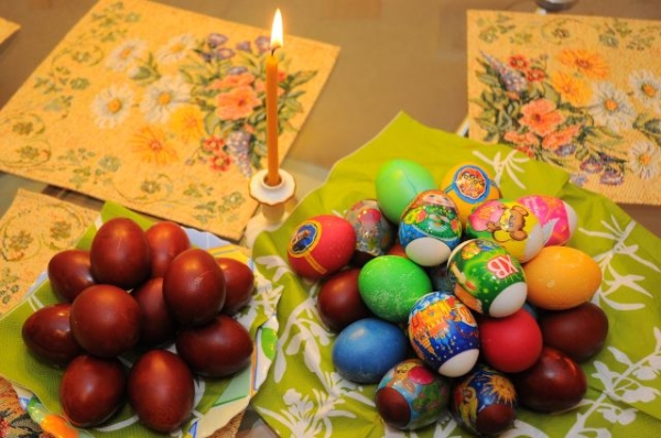 Простые и безопасные способы покрасить яйца на Великую Пасху