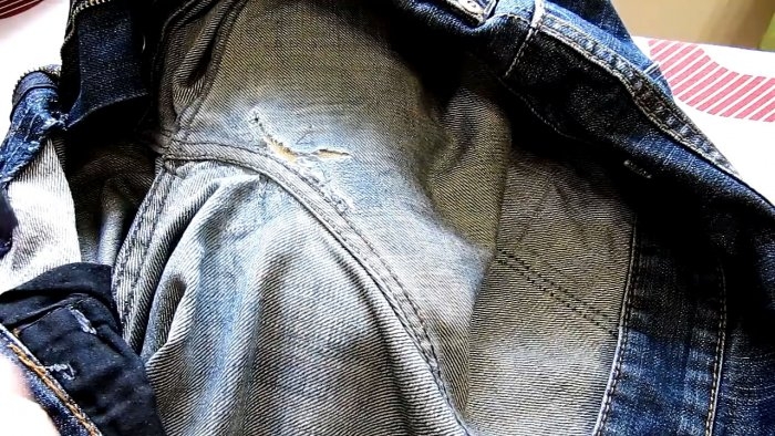 Как зашить потертость между штанин на джинсах