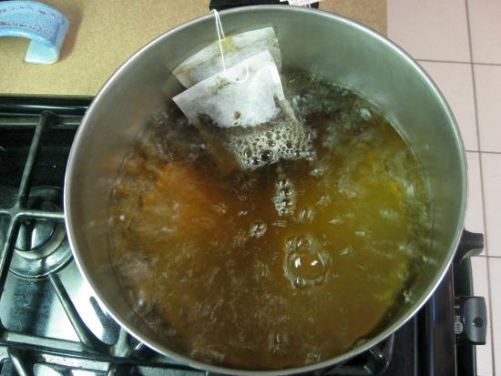 Для мытья посуды и приготовления еды: оригинальное применение чайных пакетиков в быту