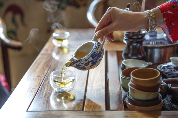 Проверенные хитрости, которые помогут избавиться от чайного налета на чашках и в термосе