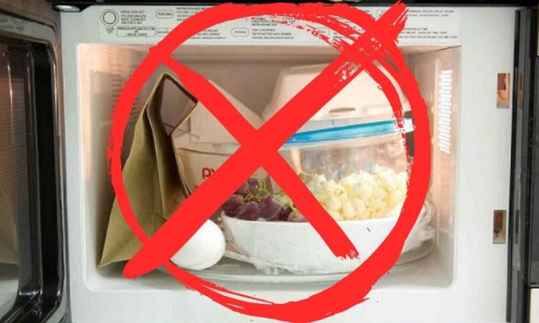 Какие продукты и предметы строго запрещено класть в микроволновку