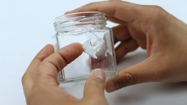 Способы, которые помогут легко отмыть стеклянные банки от этикеток и клея