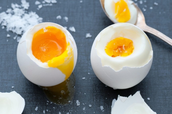 Сколько готовятся яйца и почему нельзя варить их долго