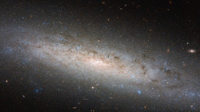 Спиральная галактика NGC 24